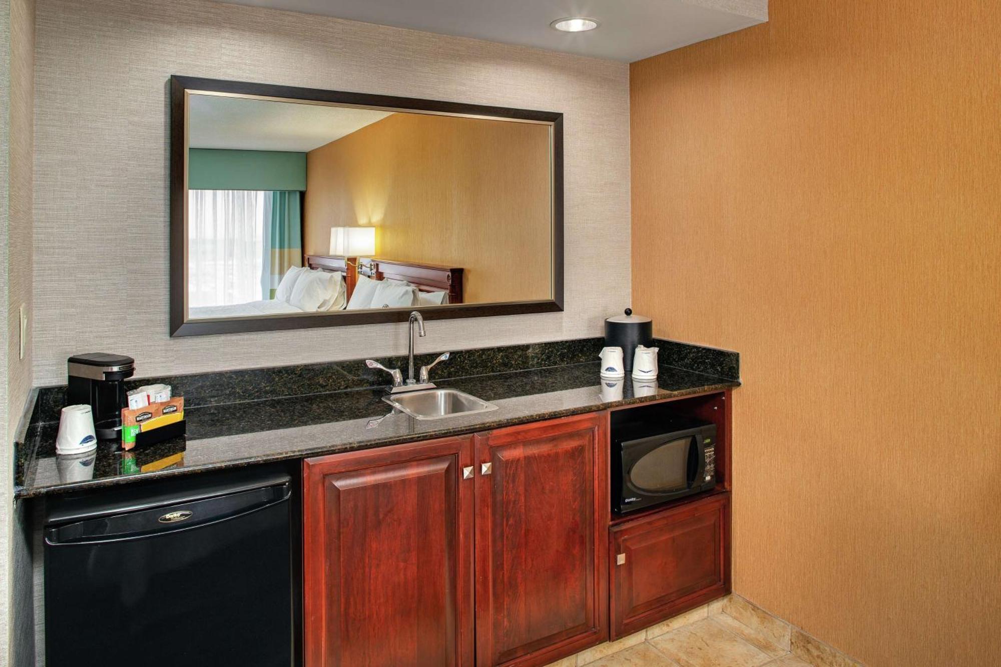 Hampton Inn & Suites By Hilton Toronto Airport Mississauga Exterior foto