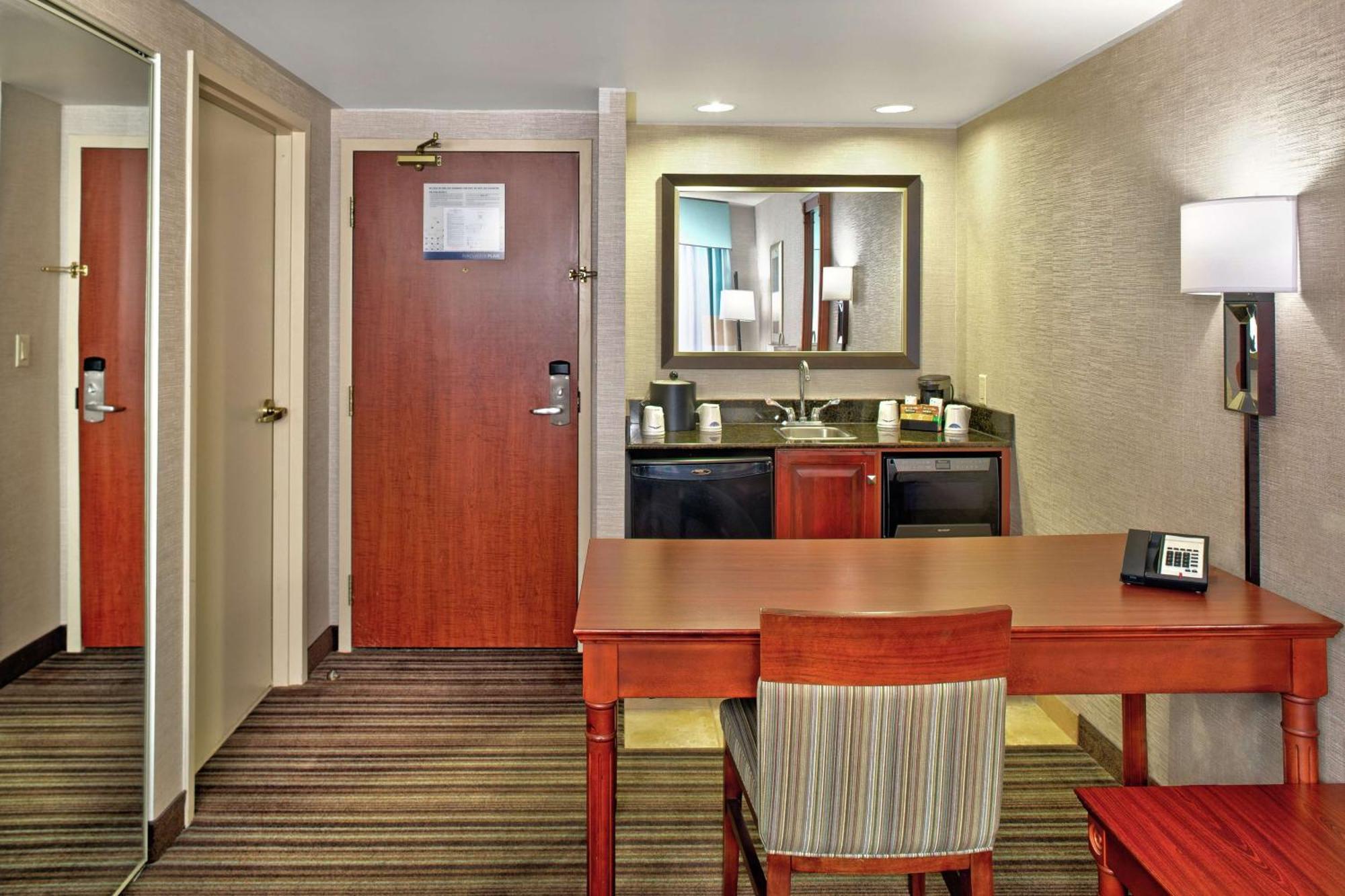 Hampton Inn & Suites By Hilton Toronto Airport Mississauga Exterior foto