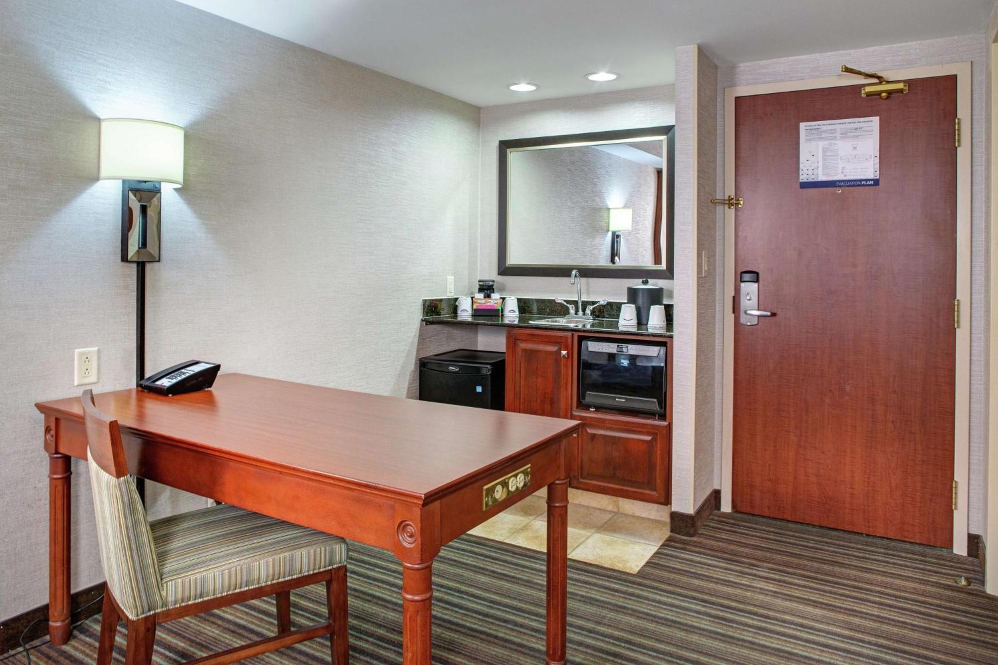 Hampton Inn & Suites By Hilton Toronto Airport Mississauga Exterior foto
